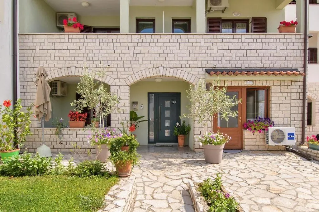 Motovunska 39B Apartment Porec